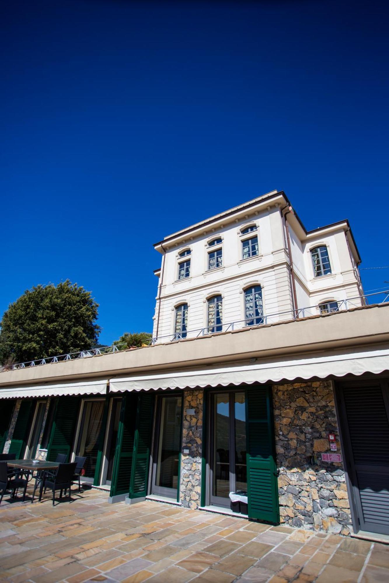 Miramare Apartments&Suites La Spezia Pokoj fotografie